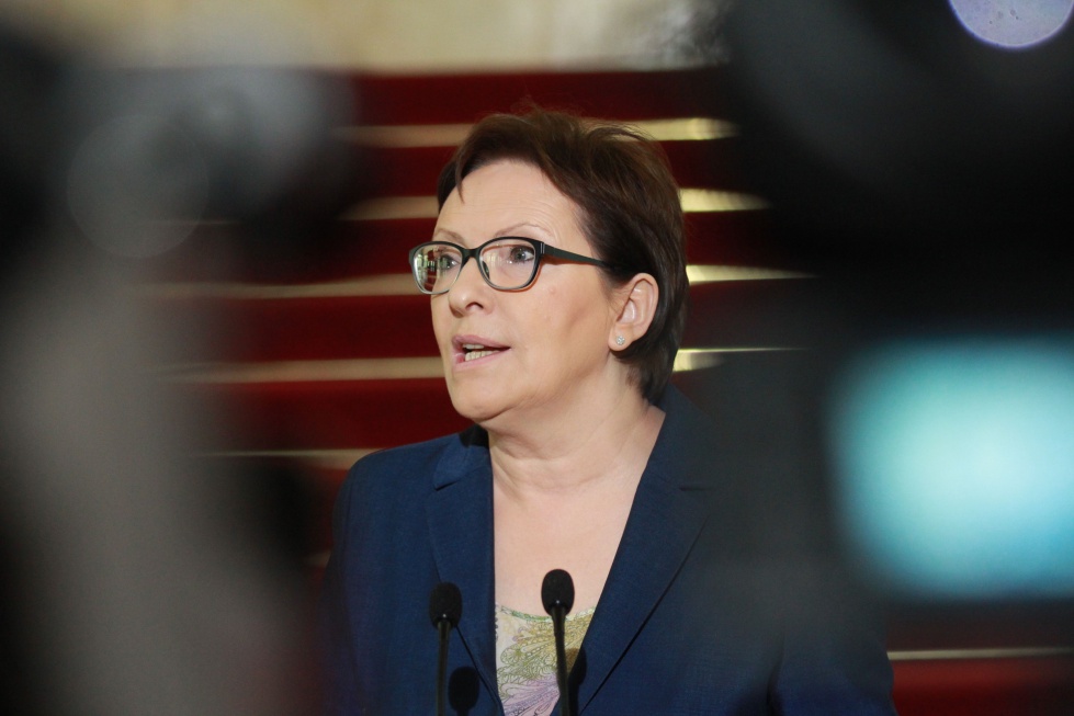 Ewa Kopacz wzięła udział w uroczystej inauguracji nowego roku akademickiego Legionowskiego Uniwersytetu Trzeciego Wieku. Fot. Michał Oleksy, PTWP Co, komu i ile. Premier Kopacz wyborczo podsumowała politykę senioralną rządu