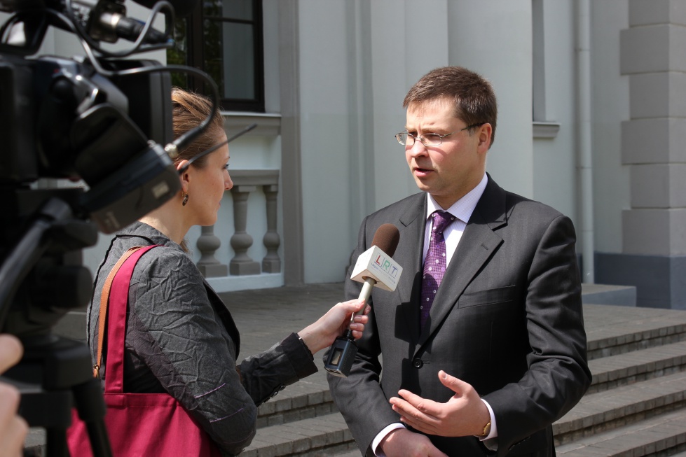 Na zdj. Valdis Dombrovskis, wiceprzewodniczący Komisji Europejskiej Wiceprzewodniczący KE: obniżenie wieku emerytalnego to zły pomysł
