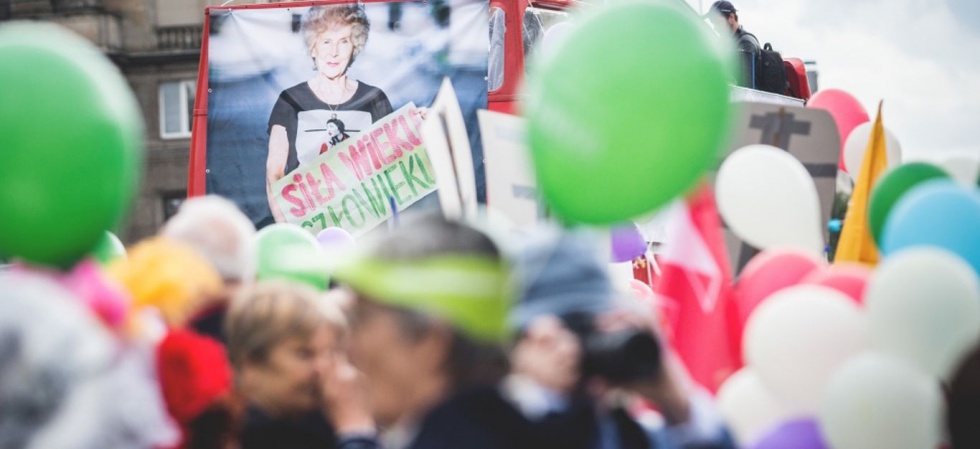 W III Ogólnopolskiej Paradzie Seniorów wzięło udział 8 tys. osób. Fot. materiały prasowe III Ogólnopolska Parada Seniorów na ulicach Warszawy - zobacz relację wideo