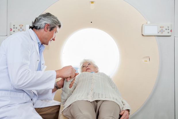 Częstą praktyką stosowaną przez ubezpieczycieli jest dokonywanie swoistej selekcji swoich przyszłych klientów. Fot. shutterstock Prywatne ubezpieczenia zdrowotne nie dla starszych?