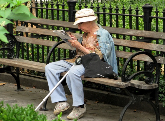 94% warszawiaków jest zadowolonych z życia w stolicy. Fot. Ed Yourdon/Flickr (CC BY-NC-SA 2.0) Warszawscy seniorzy chcą więcej ławek w mieście