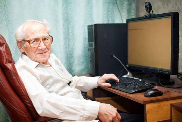 Do października 2019 r. w szkoleniach ma uczestniczyć 4370 osób - także niepełnosprawnych. Fot. Shutterstock Świętokrzyskie: przeszkolą cyfrowo ponad 4 tys. osób, także starszych