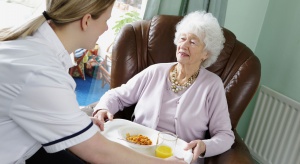 Starsi Brytyjczycy szukają osobistych opiekunów