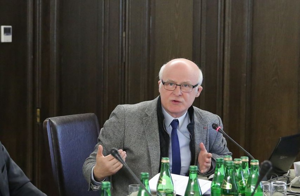 Na zdj. senator Mieczysław Augustyn Fot. Katarzyna Czerwińska Czek opiekuńczy: szukają poparcia dla ustawy o pomocy niesamodzielnym