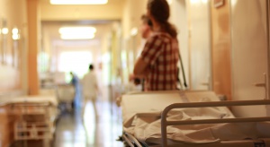 Mazowsze: za dużo łóżek chrurgii dziecięcej, zamiast nich potrzebne oddziały geriatryczne