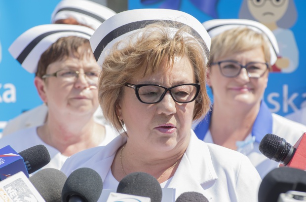 Na zdj. Lucyna Dargiewicz, przewodnicząca OZZPiP. Fot. Piotr Waniorek, PTWP OZZPiP: za nowymi kompetencjami pielęgniarek powinien iść wyższy poziom zarobków i kształcenia