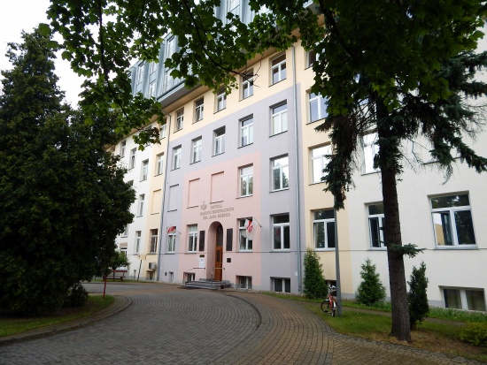 Łódzki Szpital Bonifratrów mieści się przy ul. Kosynierów Gdyńskich. Fot. Szpital Bonifratrów w Łodzi Szpital Bonifratrów w Łodzi otworzył trzy nowe poradnie. Wszystkie z myślą o seniorach