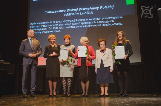 Uroczyste wręczenie certyfikatów "Miejsce przyjazne seniorom" odbyło się w Teatrze Starym w Lublinie. Fot. UM Lublin Lublin: wręczono certyfikaty „Miejsce Przyjazne Seniorom”