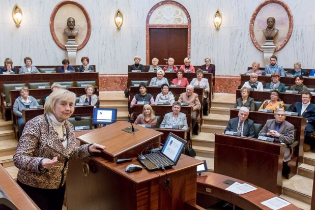 Śląska Rada ds. Seniorów składa się z 20 osób. Fot. slaskie.pl (zdjęcie ilustracyjne) Śląskie: marszałek oczekuje wsparcia od rady seniorów