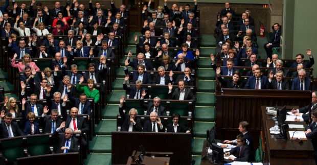 Fot. Kancelaria Prezesa Rady Ministrów Spór o "ustawę dezubekizacyjną": "elementarna sprawiedliwość" czy "odpowiedzialność zbiorowa"?