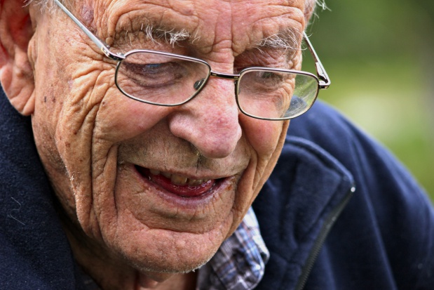 Naukowcy: 70-latkowie są bardziej zadowoleni i szczęśliwi