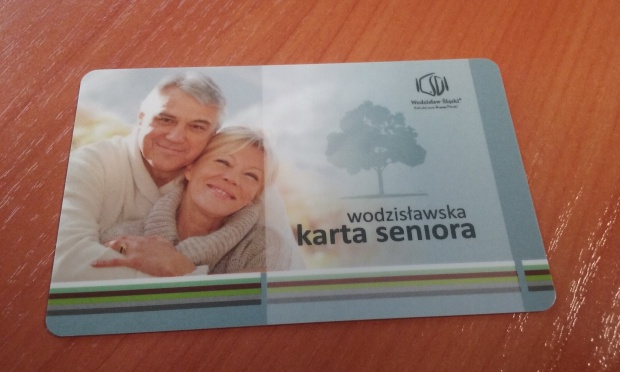 Specjalną kartę seniora może otrzymać mieszkaniec Wodzisławia Śląskiego w wieku powyżej 60 lat. Fot. Urząd Miasta Wodzisławia Śląskiego Wodzisław Śląski poszerza funkcjonalność karty seniora