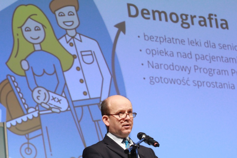 Na zdj. minister zdrowia Konstanty na Radziwił podczas Kongresu Wyzwań Medycznych w Katowicach (18-20 lutego 2016 r.) HCC: jaki model opieki nad seniorami?