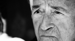Samotność starszych to często droga do depresji 