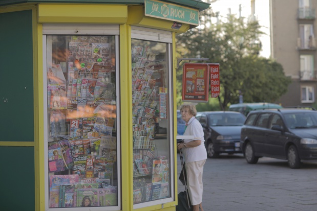 W 2014 roku gospodarstwa domowe wydały przeciętnie na jedną osobę 31,68 zł na gazety i czasopisma. Fot. PTWP Andrzej Wawok Emeryci wydają ponadprzeciętnie dużo na prasę