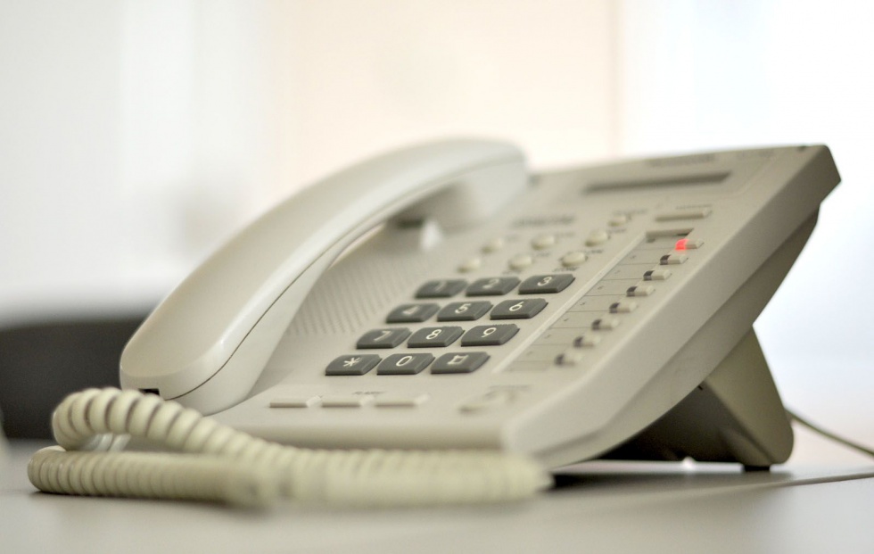 Opolski Telefon Życzliwości adresowany jest dla seniorów, a szczególnie dla osób powyżej 60. r.ż. Fot. Karolina Kabat/Flickr.com (CC BY-ND 2.0) W Opolu już działa telefon życzliwości dla seniorów