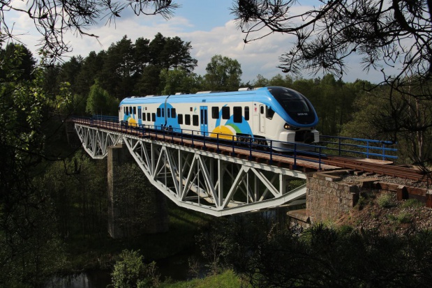 Kujawsko-Pomorski Oddział Przewozów Regionalnych notuje bardzo dynamiczny wzrost pasażerów 60+. Fot. Przewozy Regionalne Kujawsko-Pomorskie: olbrzymia popularność "Kolei dla seniora"