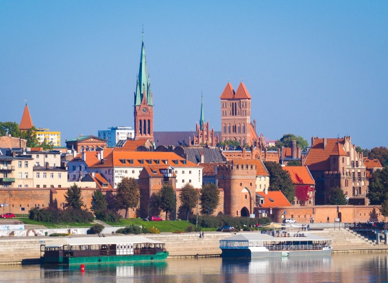 Toruńska Karta Seniora karta pozwoli na korzystanie ze zniżek m.in. na usługi kosmetyczne, zabiegi rehabilitacyjne, stomatologiczne, turnusy w sanatoriach oraz kursy językowe bądź prawa jazdy. Fot. kishjar?/Flickr.com (CC BY 2.0) Toruń: od stycznia ruszy karta seniora, ma już ponad pół setki partnerów