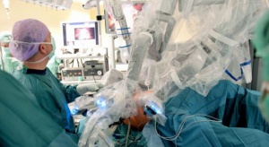 Chory gruczoł prostaty usunięto za pomocą robota. To pierwsza taka operacja w Warszawie