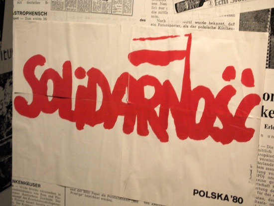 Nowela ustawy zakłada zwiększenie kwoty świadczenia dla działaczy opozycji w PRL do wysokości połowy najniższej emerytury. Fot. Roberto Verzo/Flickr.com (CC BY 2.0) Świadczenia dla b. opozycjonistów mają być wyższe i łatwiej dostępne