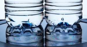 Ekspertka o fali upałów: pijmy głównie wodę, w małych ilościach, ale często