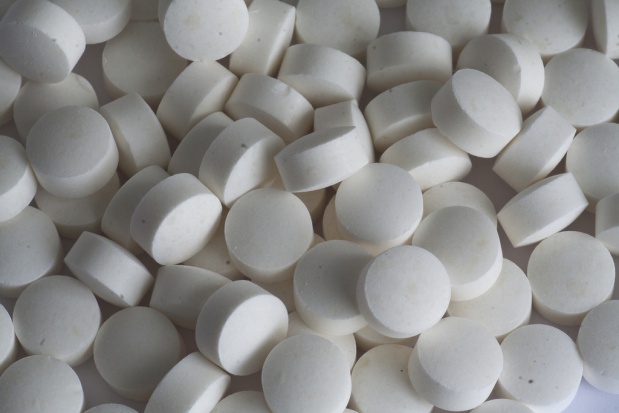 Fiolki z tabletkami przeciwzapalnymi mogą zawierać szkło. GIF wycofuje lek