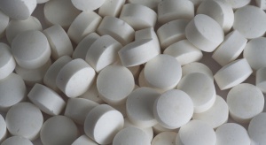 Fiolki z tabletkami przeciwzapalnymi mogą zawierać szkło. GIF wycofuje lek
