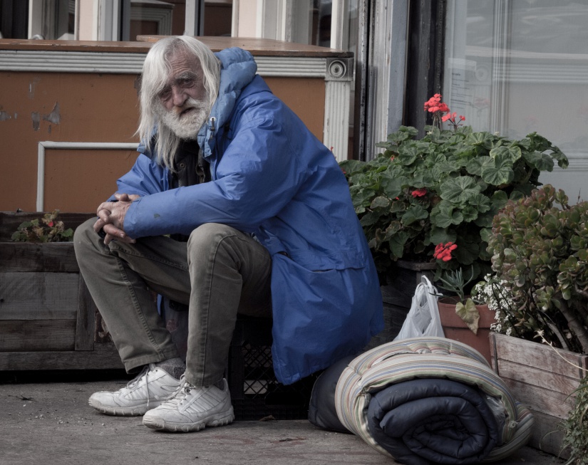 CBOS: seniorzy rzadziej znajdują się w sytuacji skrajnej biedy