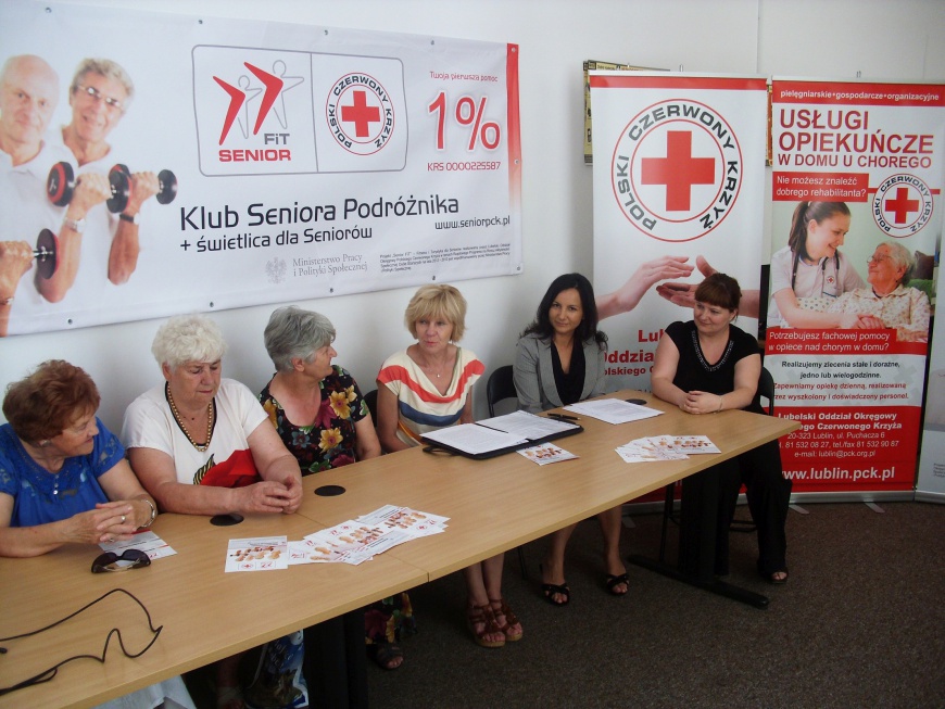 PCK organizuje punkty porad: seniorzy-liderzy będą pomagać rówieśnikom