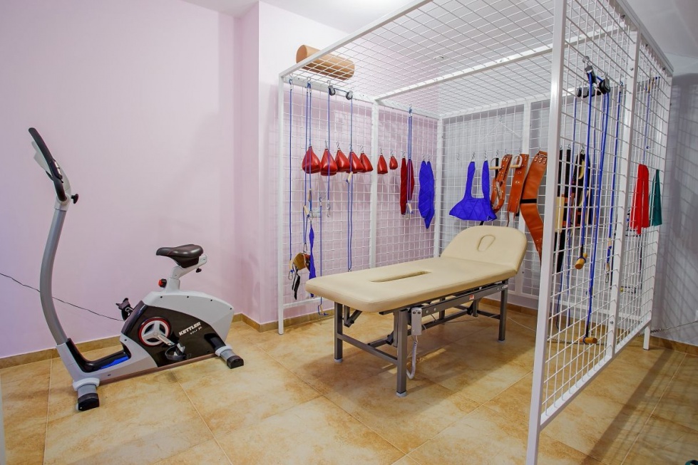 Sala rehabilitacji w Pałacu Seniora Stary Klasztor. Fot. www.palacseniora.pl Klimatyczny dom seniora w górskim klasztorze. Zobacz, jak wygląda