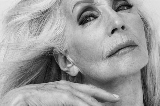 Helena Norowicz już dwukrotnie wystąpiła w kampaniach Bohoboco. Fot. bohoboco.com 81-letnia polska modelka reklamuje perfumy. Pozuje nago...