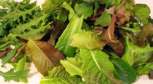 Jedzenie zielonych warzyw pomaga zapobiegać zwyrodnieniu plamki żółtej