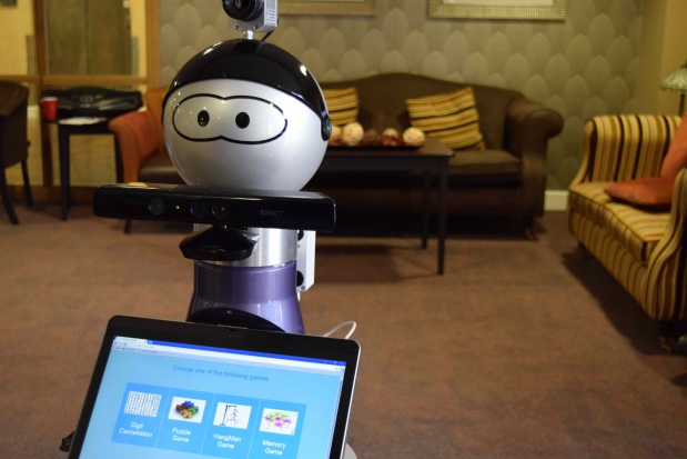 Polskim domom seniora będzie wypożyczany robot społeczny. Fot. www.enrichme.eu Poznań: zaprezentowano robota dla osób starszych, ma trafić do polskich domów opieki