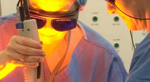 Specjaliści o leczeniu laserem nietrzymania moczu: "metoda niesprawdzona, wątpliwie skuteczna"