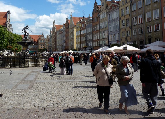 Gdańsk aktywizuje i integruje. Trwa kampania „Każda szkoła wspiera seniora - łączymy pokolenia”