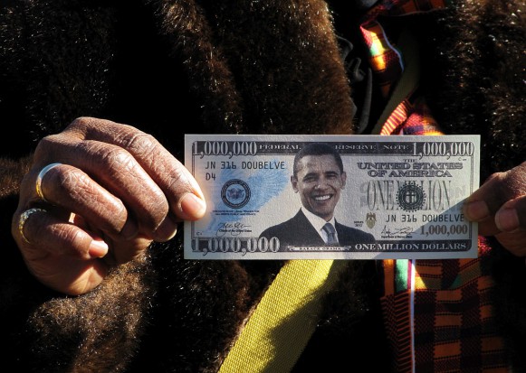Barack Obama i jego żona Michelle mogą zainkasować za napisanie wspomnień nawet 60 mln dolarów. Fot. Mr. Littlehand/Flickr.com (CC BY 2.0) Gigantyczne zarobki prezydentów USA na emeryturze