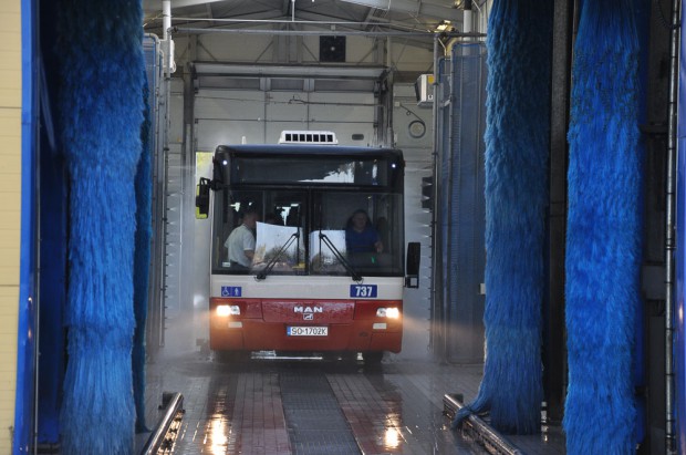 Bus, zapewniany przez Przedsiębiorstwo Komunikacji Miejskiej w Sosnowcu, ma umożliwiać przejazd osobom 60+ oraz tych z orzeczoną niepełnosprawnością. Fot. PKM Sosnowiec Sosnowiec: od sierpnia bus na telefon dla osób 60+. Za 5 zł dojadą do lekarza