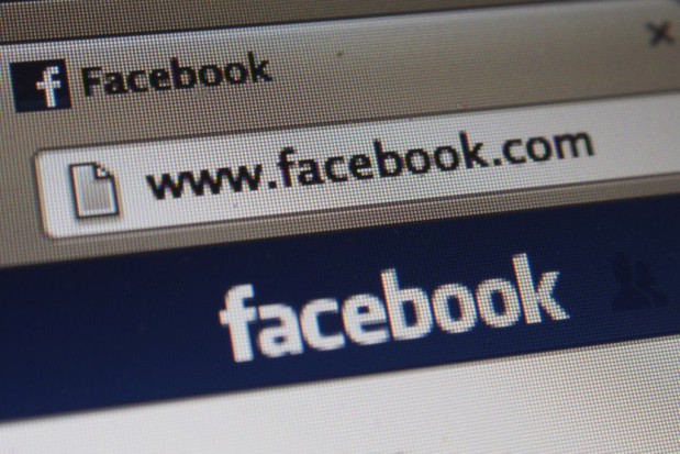 Odkryto, że firmy umieszczały na Facebooku reklamy prowadzące do ogłoszeń o pracę, które były kierowane do grup zdefiniowanych ze względu na określony przedział wiekowy. Fot. Acid Pix/Flickr.com (CC BY 2.0) Facebook wzmacnia dyskryminację pracowników ze względu na wiek?